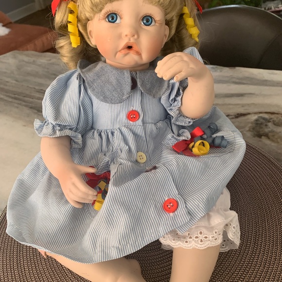 Crying Kayla Porcelain Doll. The Hamilton Collection - Picture 10 of 11
